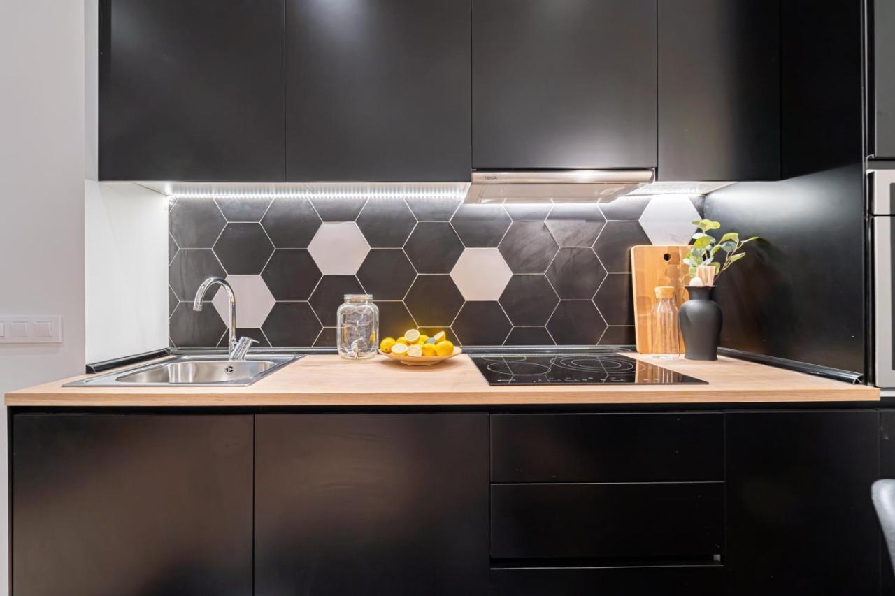Edsam Madrid Apartments Black Екстер'єр фото