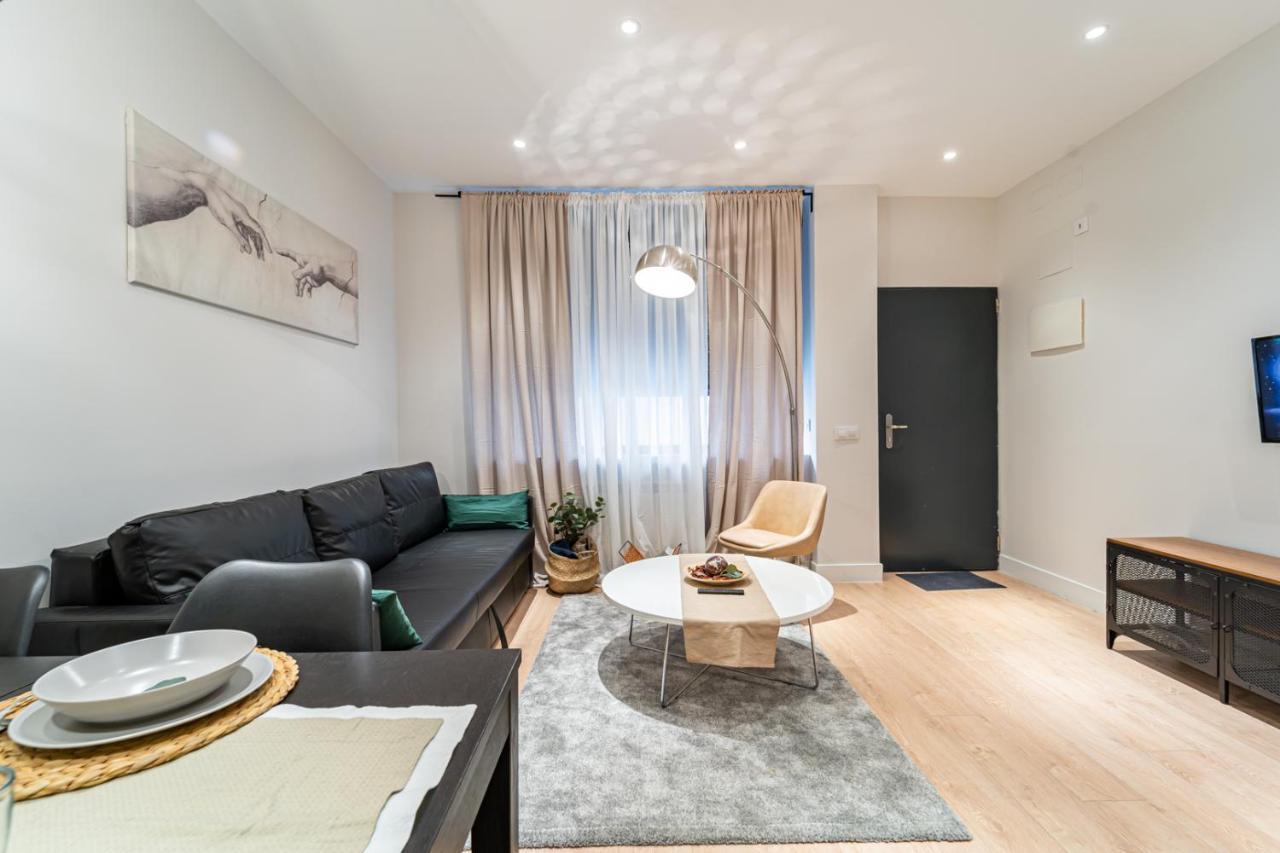 Edsam Madrid Apartments Black Екстер'єр фото