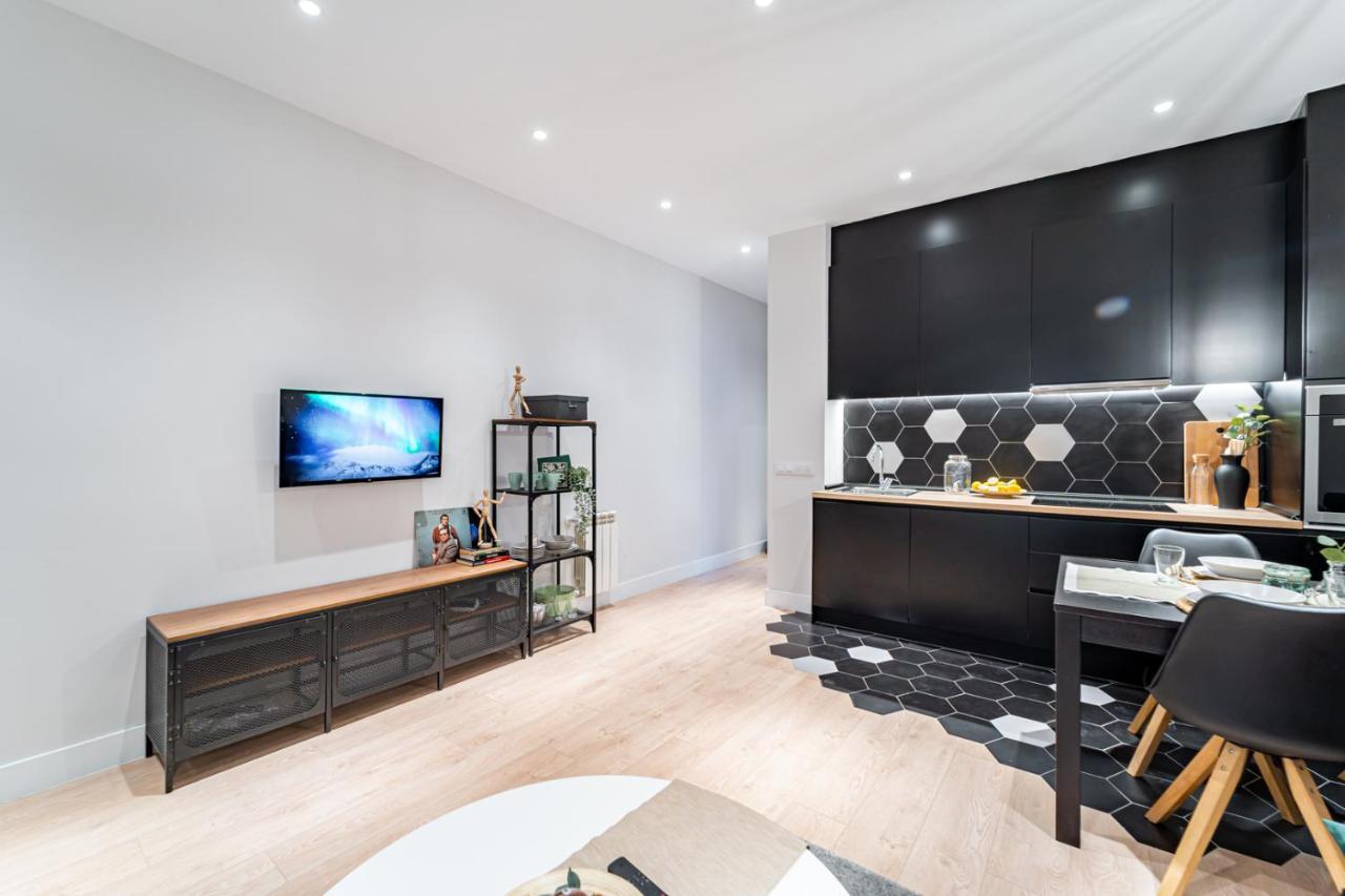 Edsam Madrid Apartments Black Екстер'єр фото
