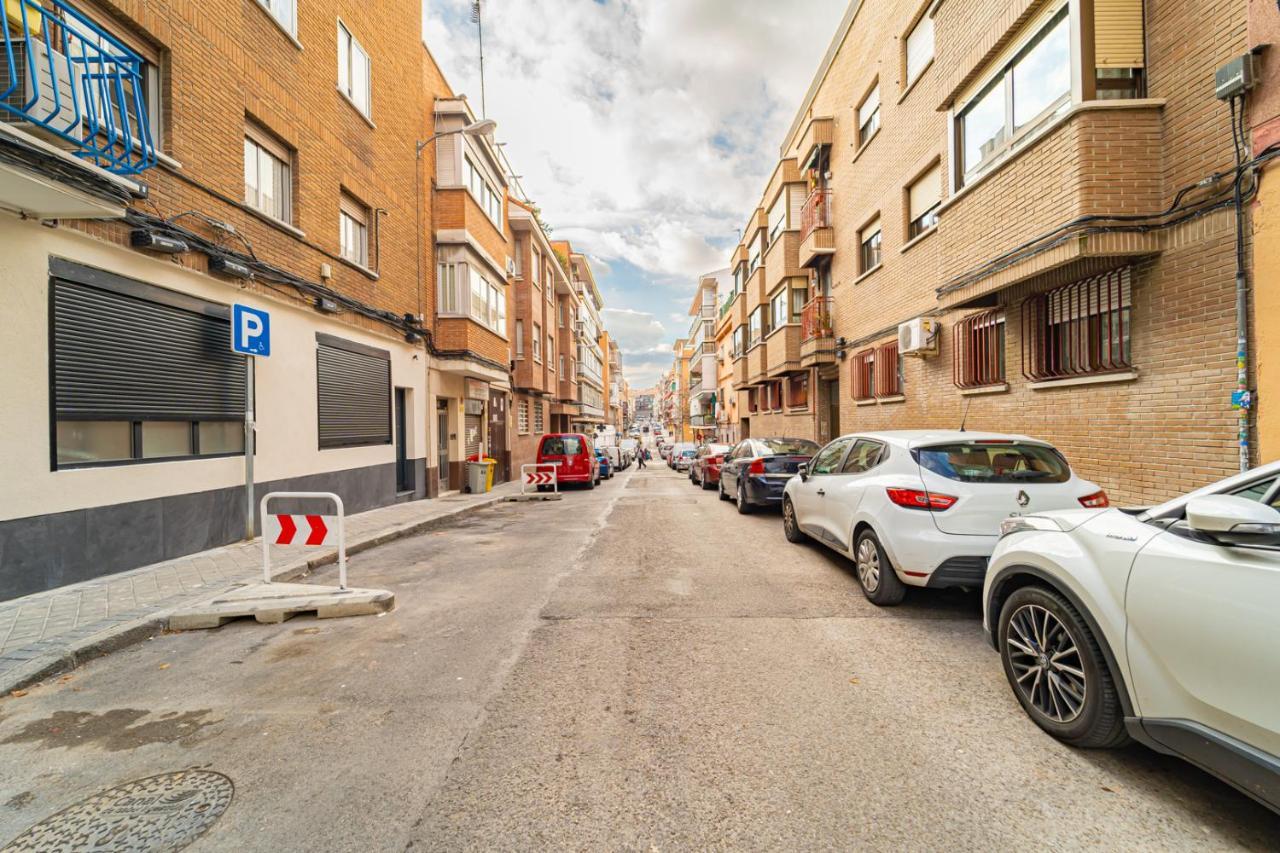 Edsam Madrid Apartments Black Екстер'єр фото