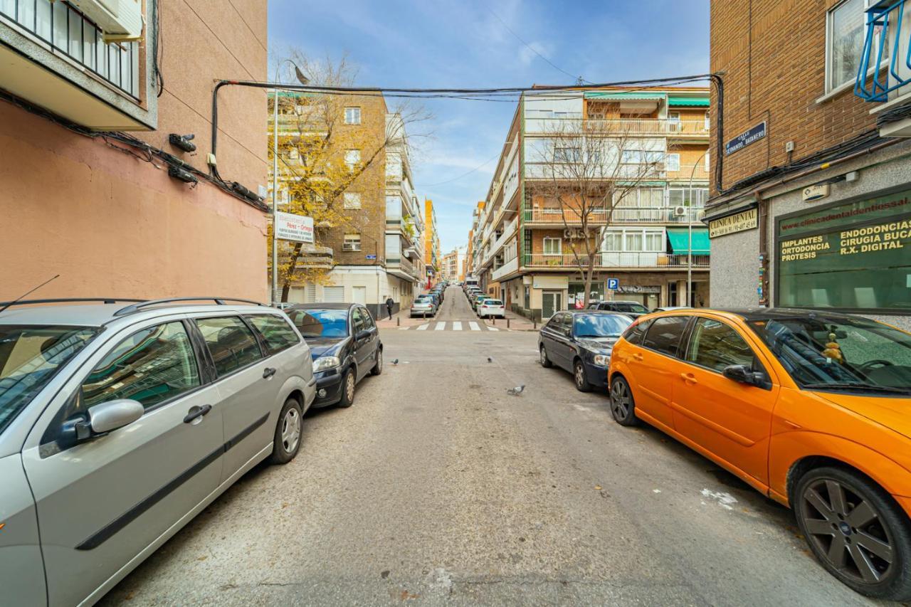 Edsam Madrid Apartments Black Екстер'єр фото