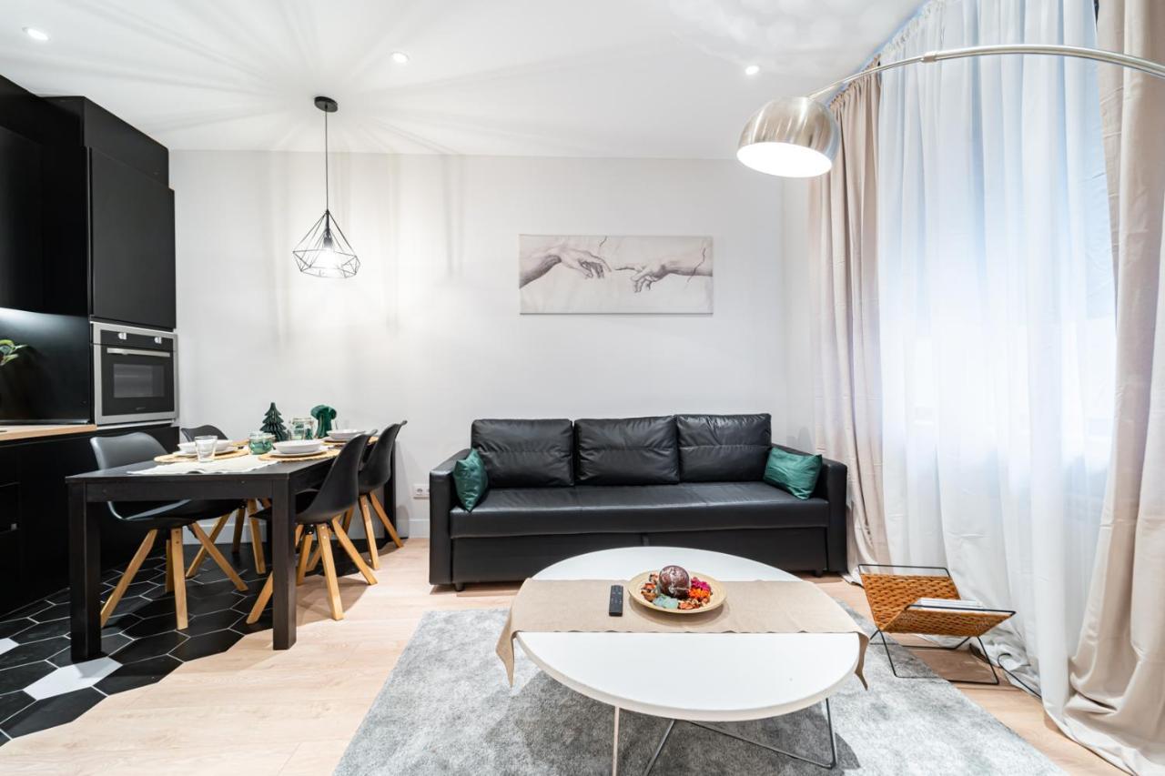 Edsam Madrid Apartments Black Екстер'єр фото