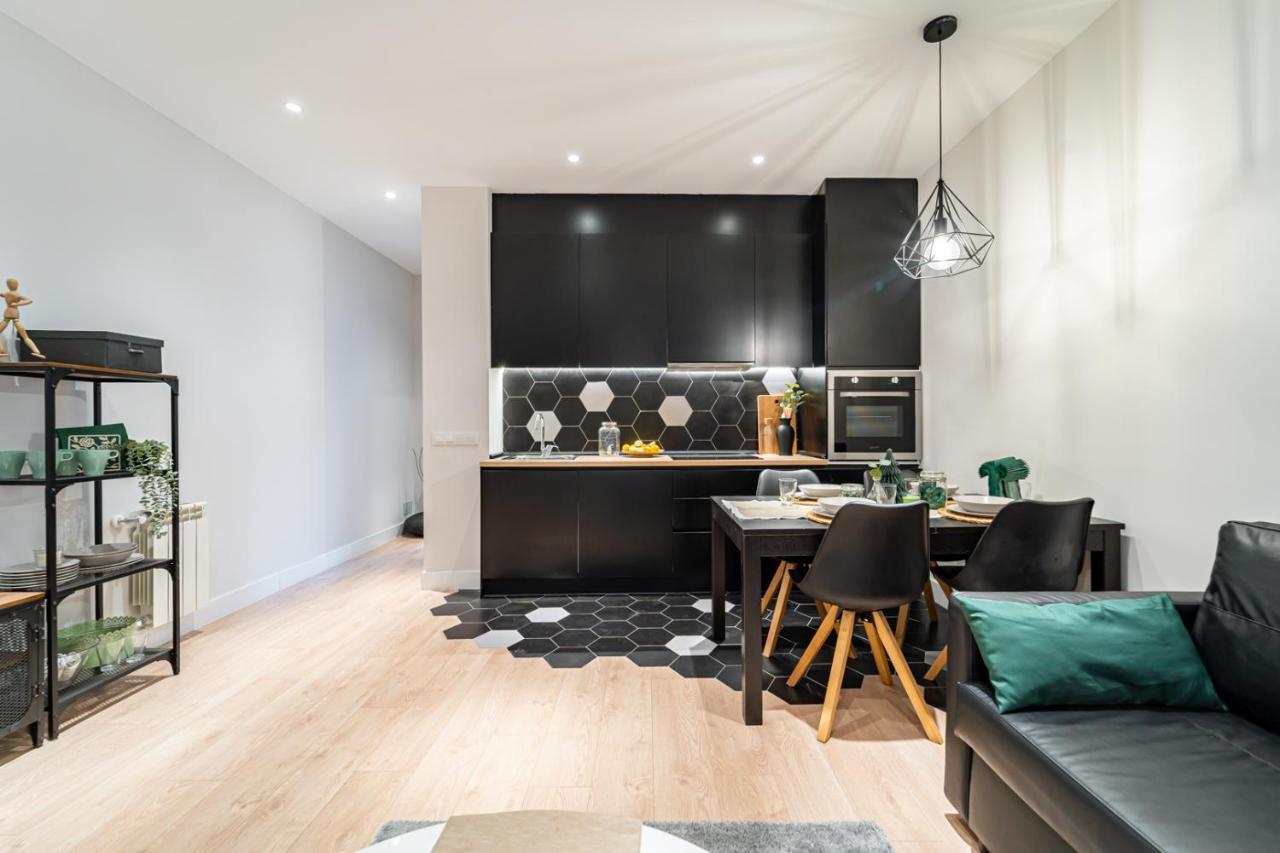 Edsam Madrid Apartments Black Екстер'єр фото