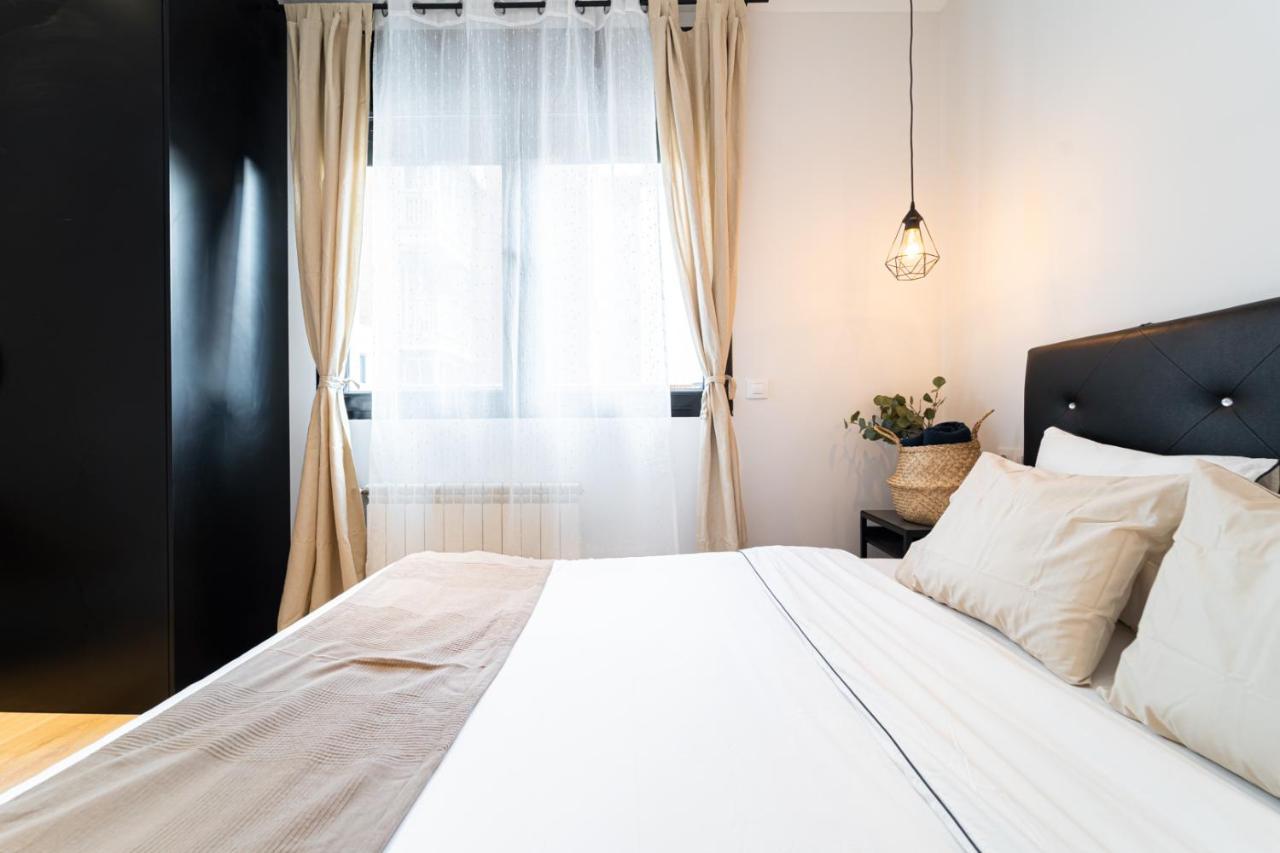 Edsam Madrid Apartments Black Екстер'єр фото