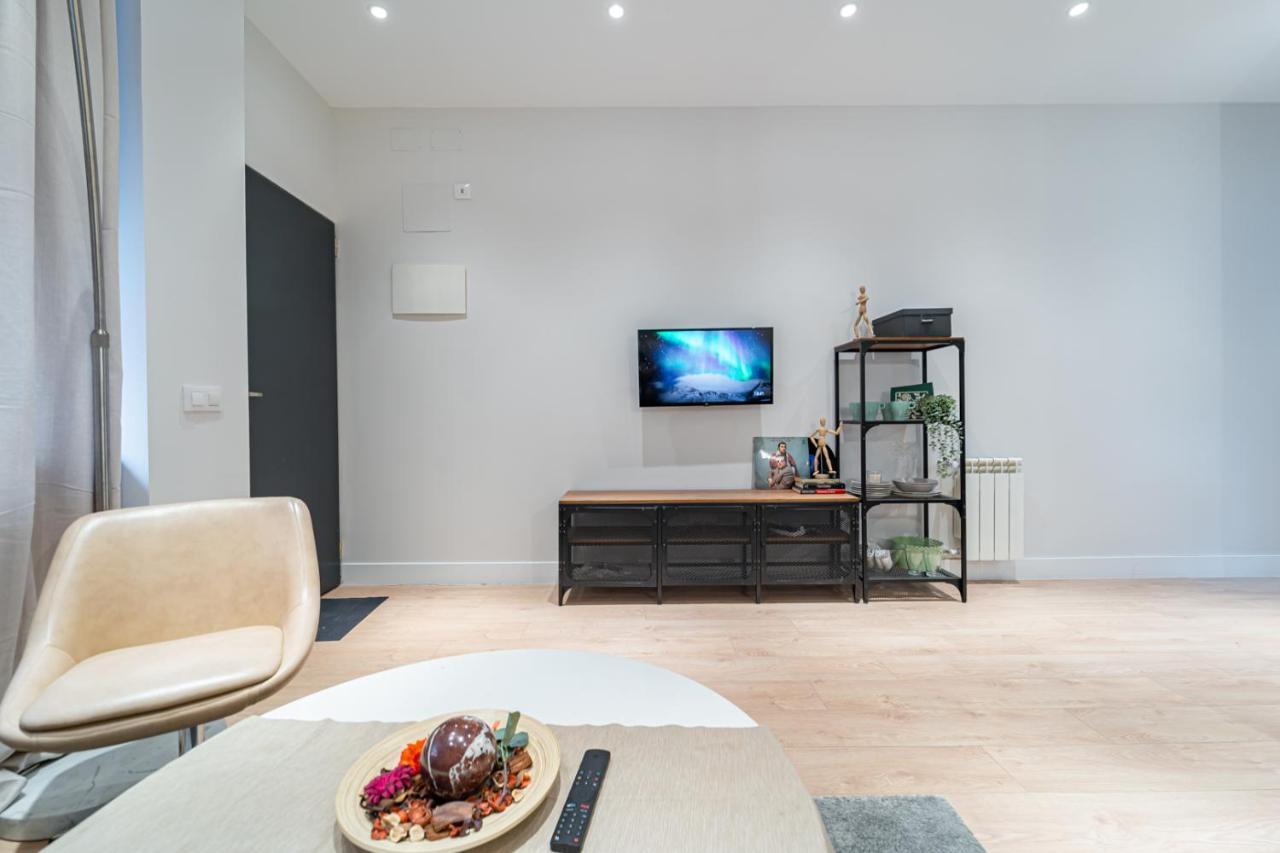 Edsam Madrid Apartments Black Екстер'єр фото
