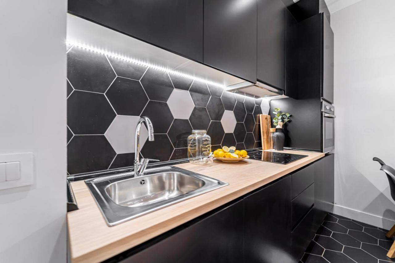 Edsam Madrid Apartments Black Екстер'єр фото