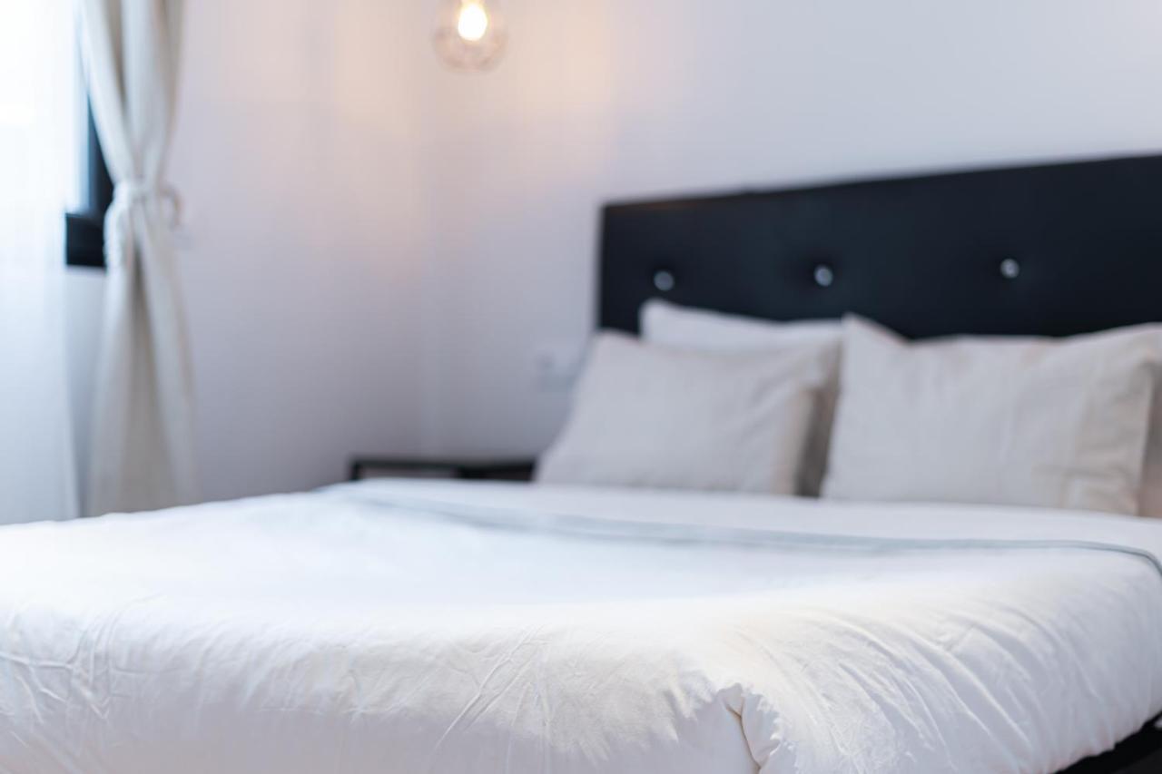 Edsam Madrid Apartments Black Екстер'єр фото