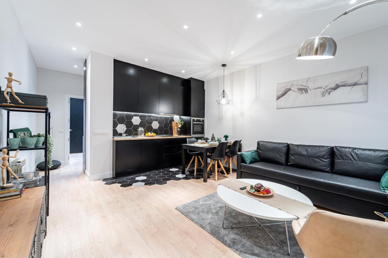 Edsam Madrid Apartments Black Екстер'єр фото