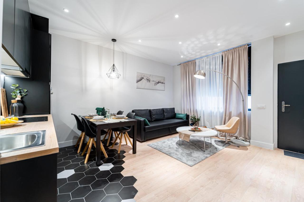 Edsam Madrid Apartments Black Екстер'єр фото