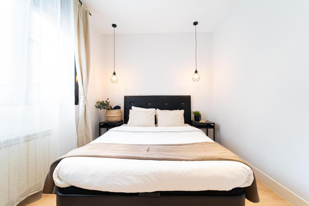 Edsam Madrid Apartments Black Екстер'єр фото