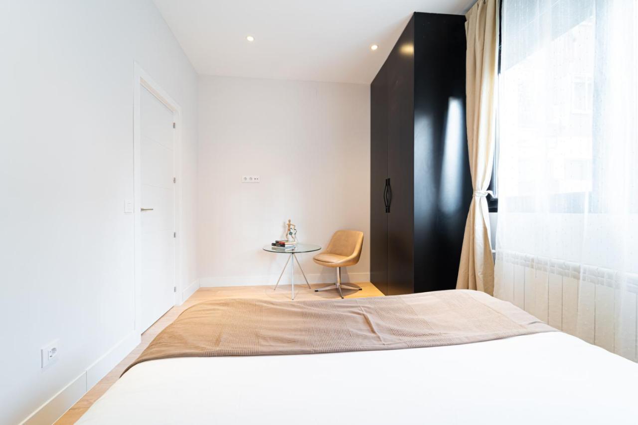 Edsam Madrid Apartments Black Екстер'єр фото