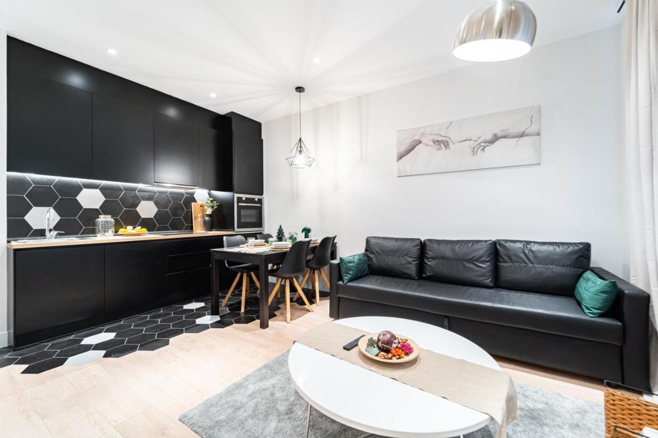 Edsam Madrid Apartments Black Екстер'єр фото